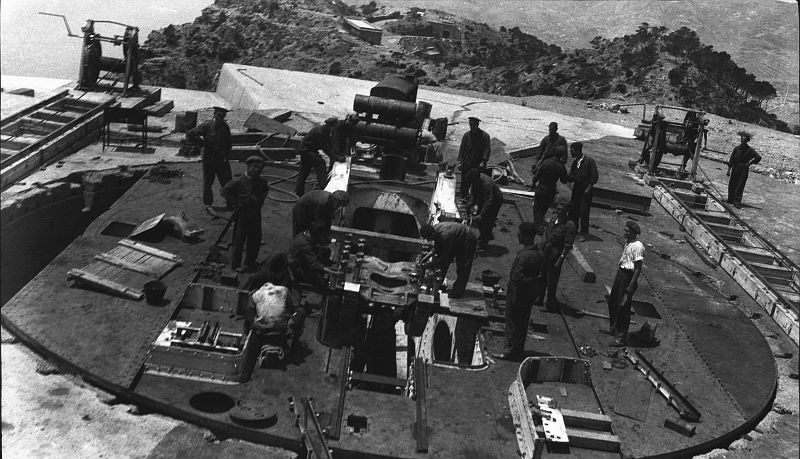Construcción de la plataforma para una pieza de artillería en la batería de costa de Castillitos