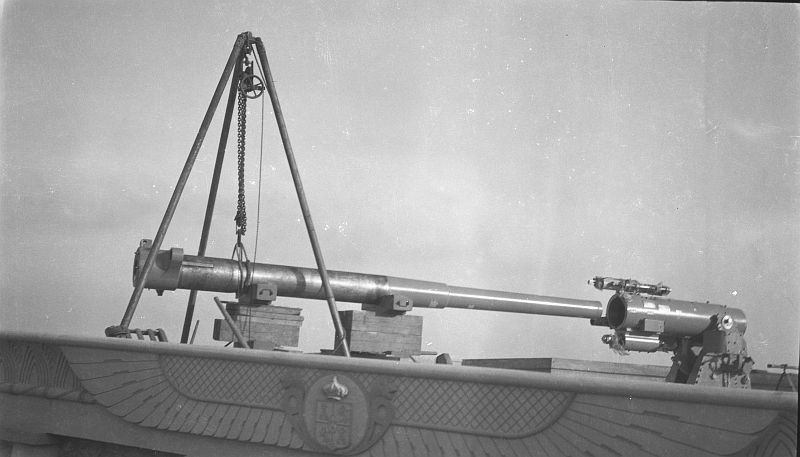 Montaje de una pieza de artillería en la batería de costa de La Parajola