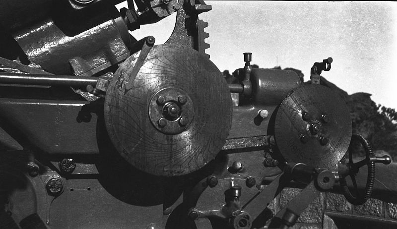 Detalle del mecanismo de puntería de un cañón antiaéreo de una de las baterías de costa de Cartagena