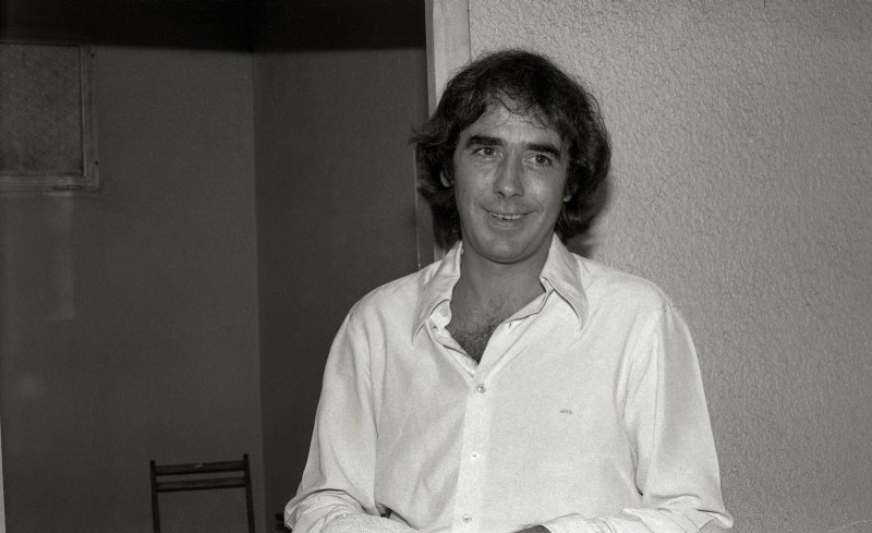 El cantante catalán Joan Manuel Serrat antes de un concierto en el Auditorio Municipal de Murcia.