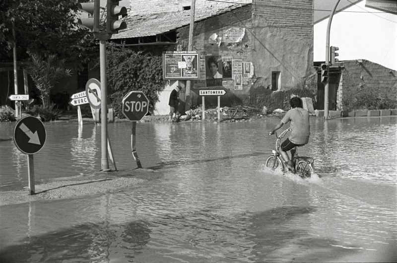 Inundación en el cruce de El Raal, en octubre de 1986.