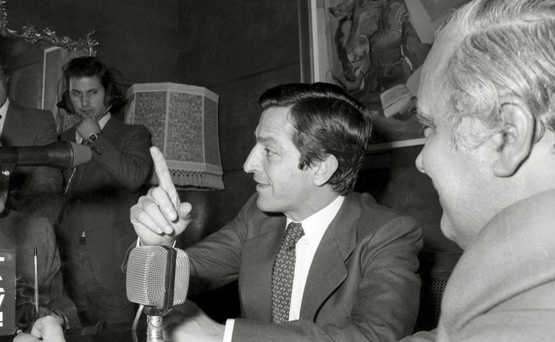 El presidente Adolfo Suárez en una rueda de prensa ofrecida en el Gobierno Civil durante su visita a Murcia en noviembre de 1977