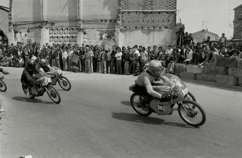 Carrera de motos por las calles de Murcia, en el año 1973