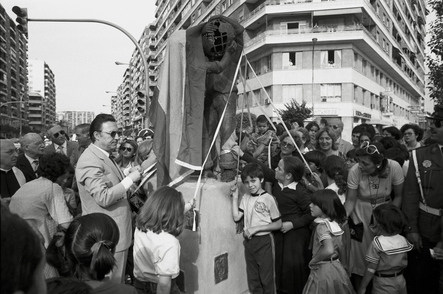 Inauguración del Monumento al Niño, en la plaza Díez de Revenga de Murcia