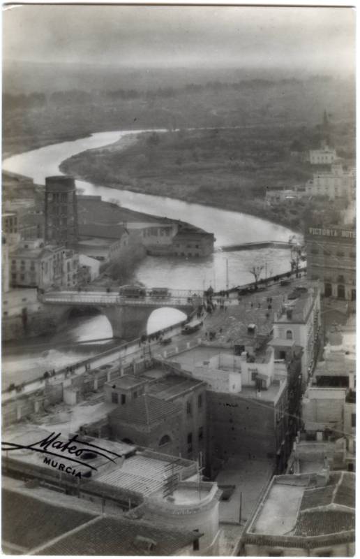 Fotopostal de panorámica en altura del río Segura a su paso por el Puente Viejo.