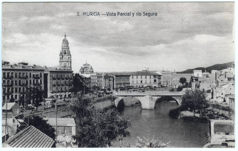 Murcia. Vista parcial y río Segura.