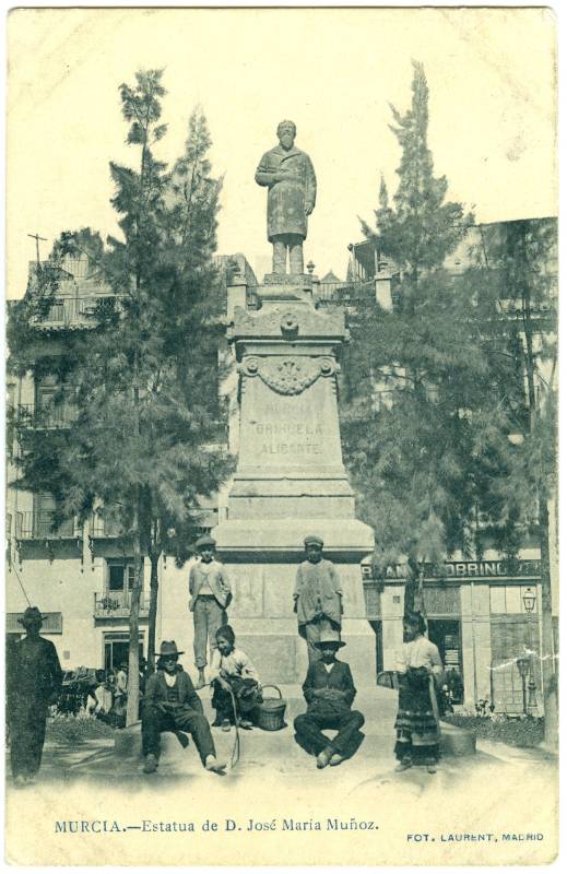 Murcia. Estatua de D. José María Muñoz.