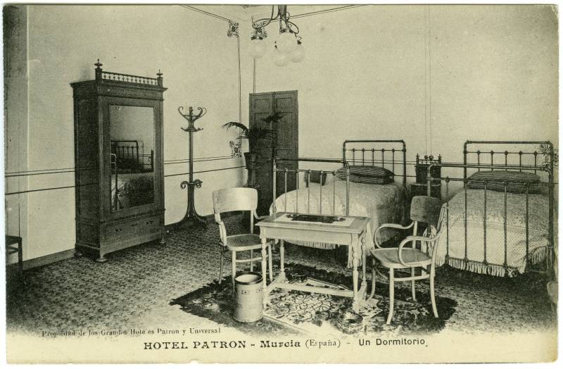 Hotel Patrón. Murcia. Un dormitorio.