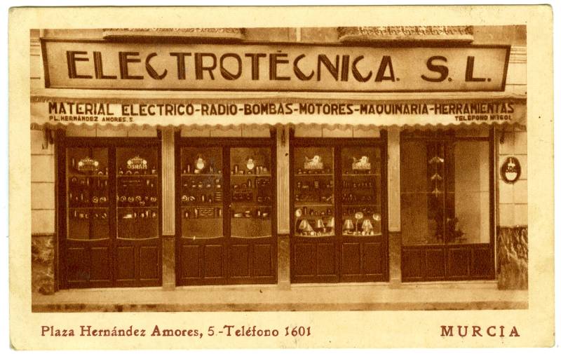 Fotografía de la fachada de la tienda Electrónica S.L. 