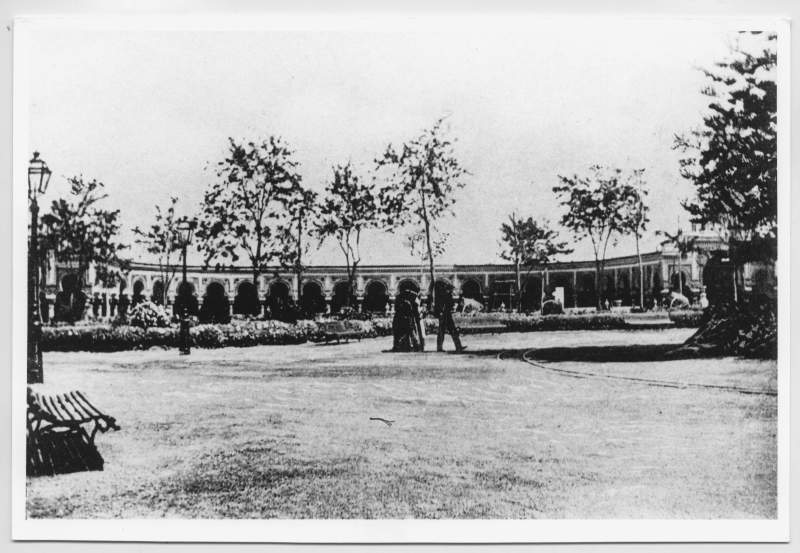 Reproducción de una fotografía del Pabellón de Maquinaria de la Exposición de 1900 en Murcia.