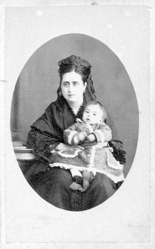 Retrato de madre con su hijo.
