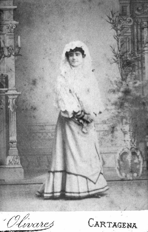 Retrato de señora con mantilla blanca.