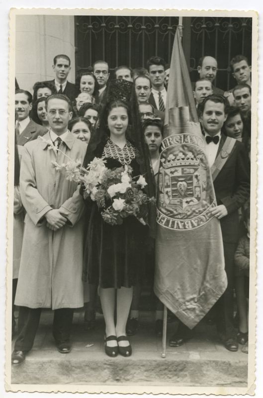 Reportaje de los actos de bendición de la bandera del Orfeón Fernández Caballero. Noviembre de 1945