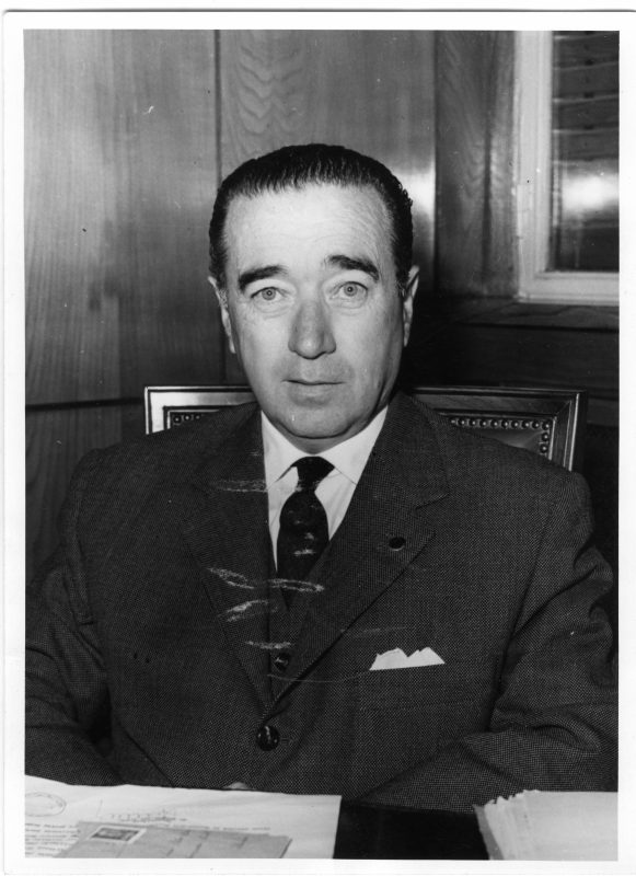 Retrato de Antonio Luis Soler Bans, Gobernador Civil de Murcia (1960-1966), de plano medio.