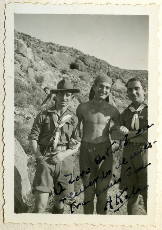 Retrato de tres exploradores dedicado a su compañero 