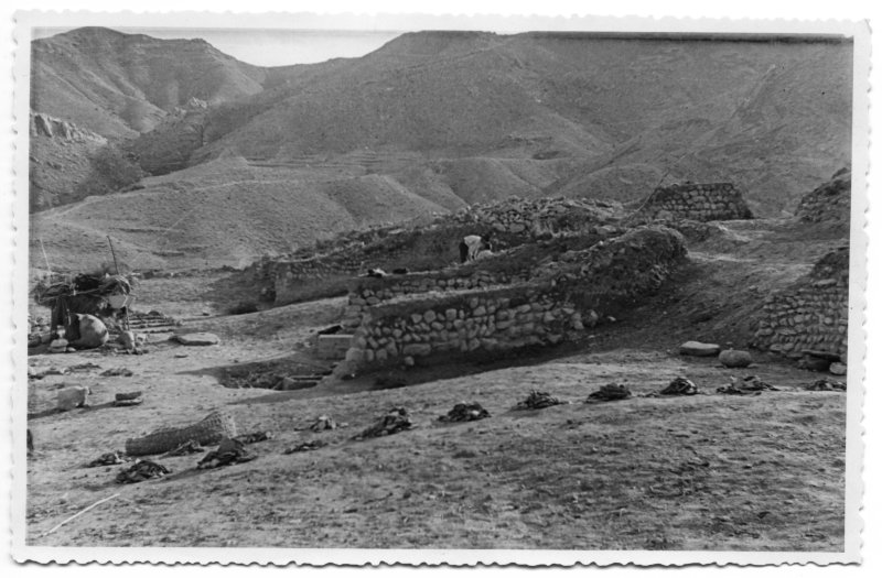Vista de los recintos ubicados en el suroeste del sector excavado en el yacimiento argárico de La Bastida durante la campaña de 1944.