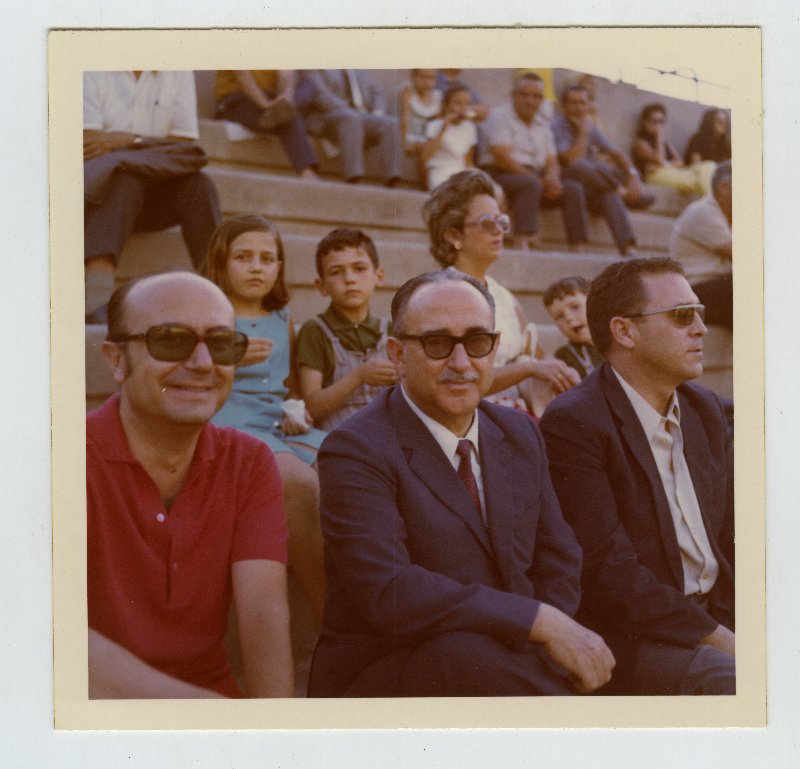 Antonio Pérez Crespo en las gradas de un campo de fútbol