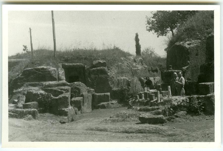 Vista de unas ruinas en la necrópolis etrusca de Cerveteri
