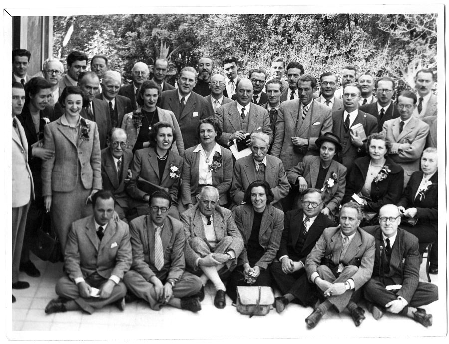 Retrato de grupo de los asistentes al I Congreso Internacional de Prehistoria y Protohistoria celebrado en Italia