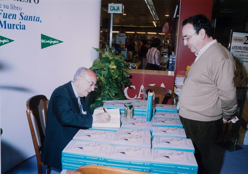 Reportaje fotográfico de la firma del libro 