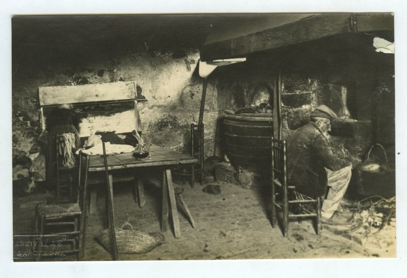Cocina de una masía de Palou d'Onyar, fotografía del Archivo Mas
