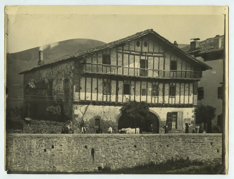 Casa Beramundea, en Elizondo, valle de Baztán, fotografía de Fr. Pedro de Madrid (Pedro Satué)