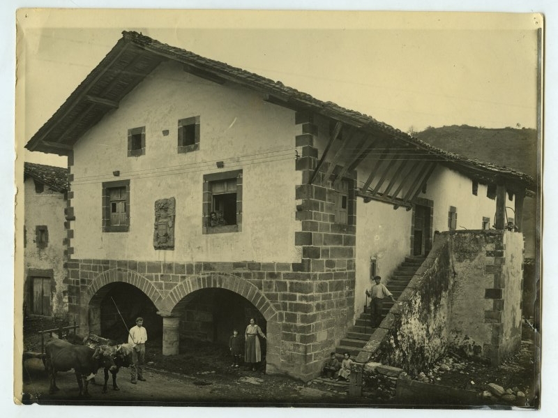 Casa Arrechea o Aretxea, en Oronoz, valle de Baztán, fotografía de Fr. Pedro de Madrid (Pedro Satué)