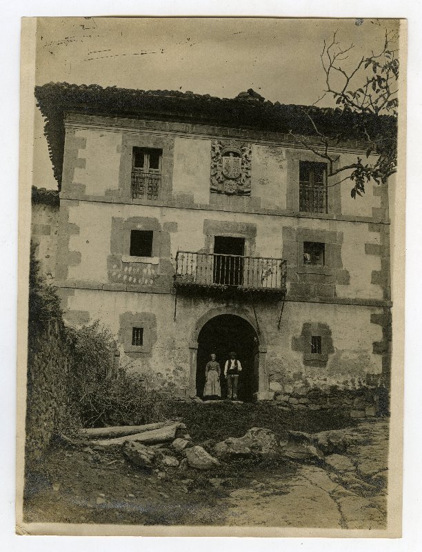 Casa de los antiguos condes de Poblaciones, en Rozas, valle del Soba