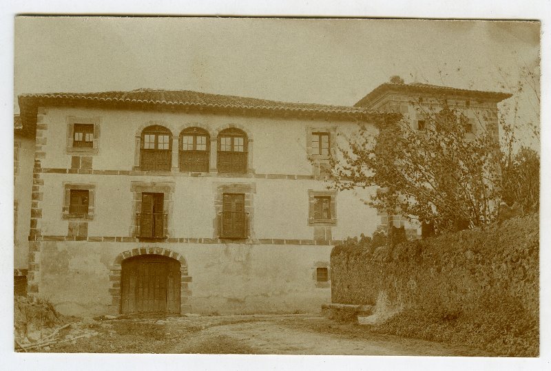 Casa solariega de los Ruiz de la Escalera, en Bádames