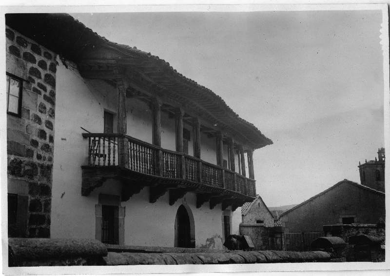 Vista del exterior de la casa de Los Ramos, en Vinuesa