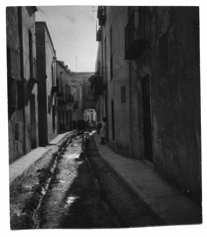 Vista de una calle de de Elche, fotografía original de de F. Salvador