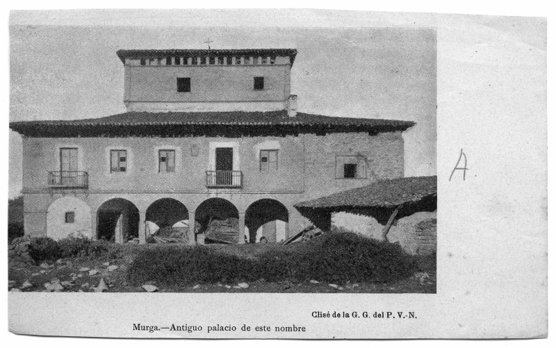 Recorte de página de una publicación con fotografía impresa del exterior de la torre-palacio de Murga, en Ayala, Álava
