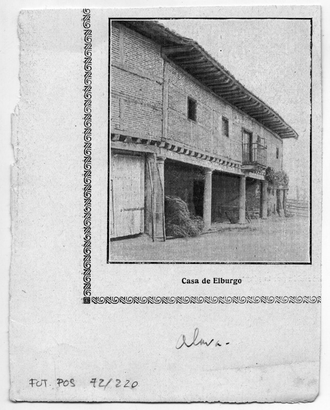 Recorte de página de una publicación con fotografía impresa de una casa en Elburgo, en Álava