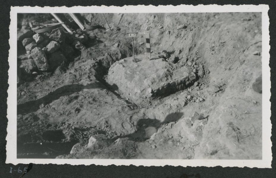 Tumba número 63 de la necrópolis del yacimiento de El Cigarralejo a medio excavar.
