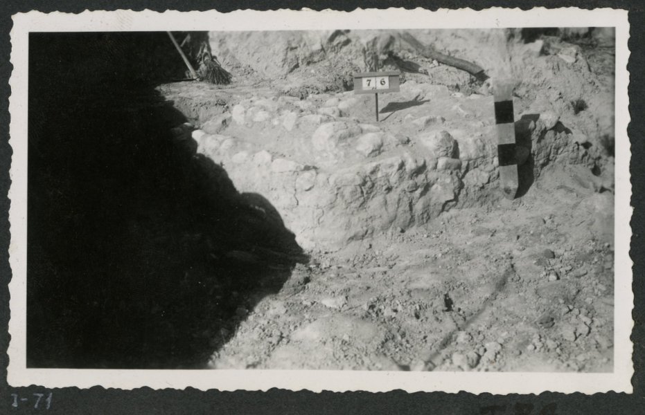 Tumba número 76 de la necrópolis del yacimiento de El Cigarralejo sin excavar.