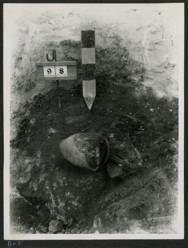 Vasijas del ajuar funerario de la trumba número 98 de la necrópolis del yacimiento de El Cigarralejo.