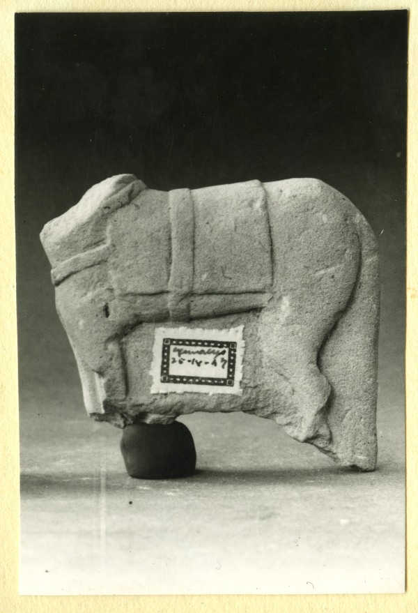 Escultura de caballo con atalajes hallada en el Santuario de El Cigarralejo (exvoto nº 90).