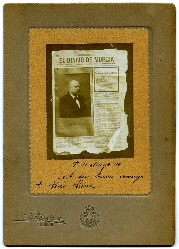 Reproducción fotográfica de una página de El Diario de Murcia con retrato de retrato de José Martínez Tornel