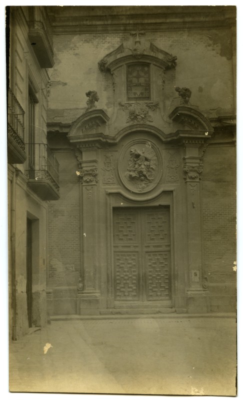 Fachada lateral de la iglesia de San Nicolás de Bari en Murcia