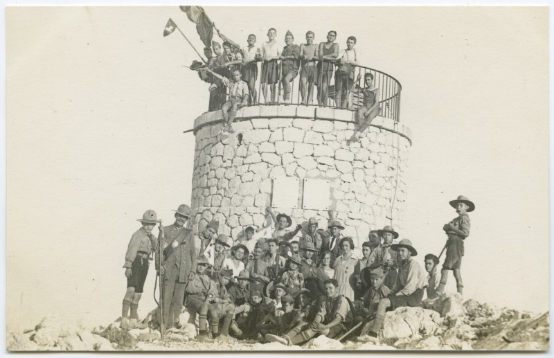 Exploradores de Madrid en la torre del Morrón de Espuña