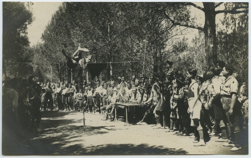 Concurso de atletismo realizado durante el noveno campamento de Espuña en 1925