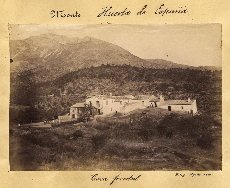 Vista general de la casa forestal de Huerta de Espuña
