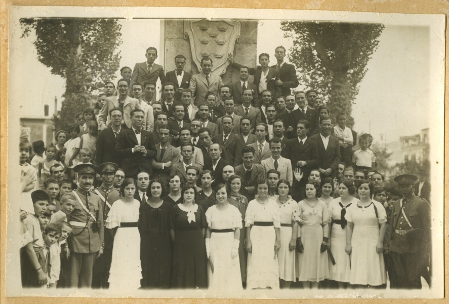 Primera fotografía de grupo del Orfeón Murciano Fernández Caballero, realizada en el Jardín de Floridablanca con motivo de primera actuación en público de la agrupación.