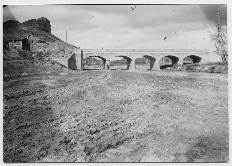 Rambla de Ribota, vista del puente de la carretera de Soria