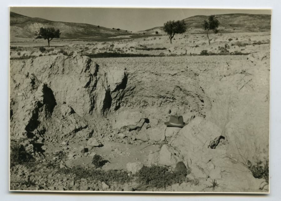Vista de un socavón causado por la erosión en el paraje de Cañada Hermosa