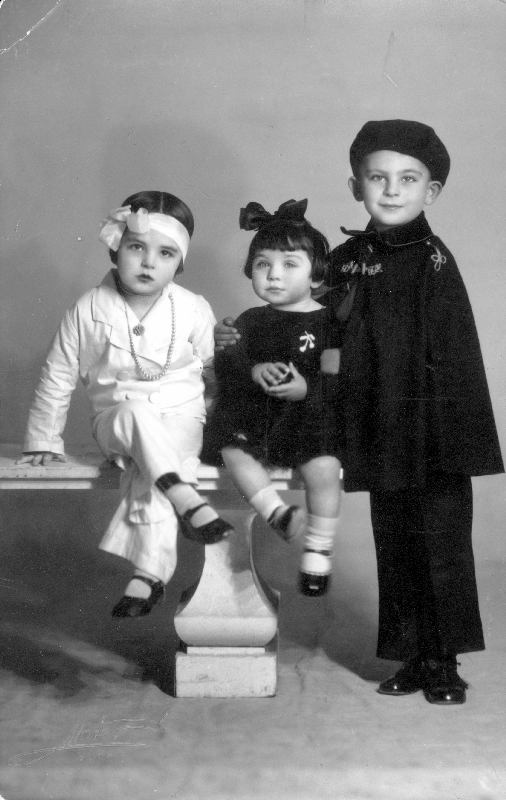 Retrato de tres niños.