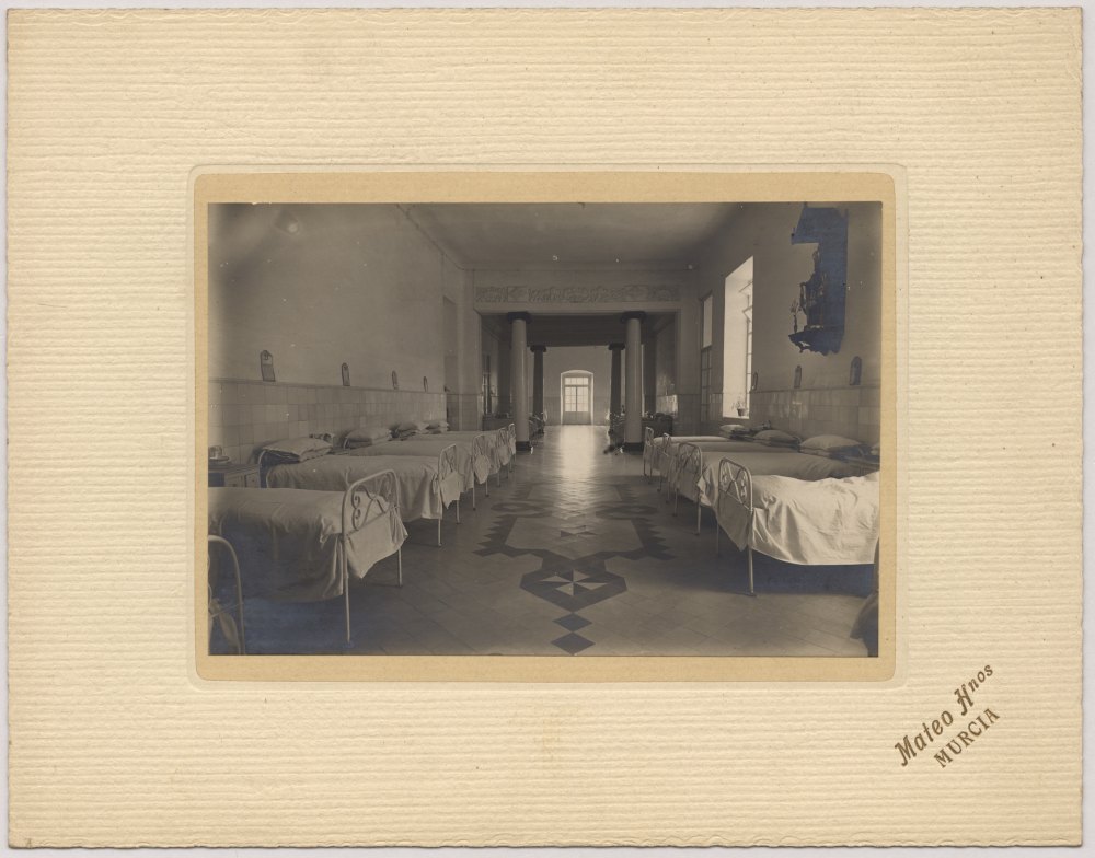 Dormitorio comunitario para enfermos del Hospital Provincial de San Juan de Dios de Murcia.