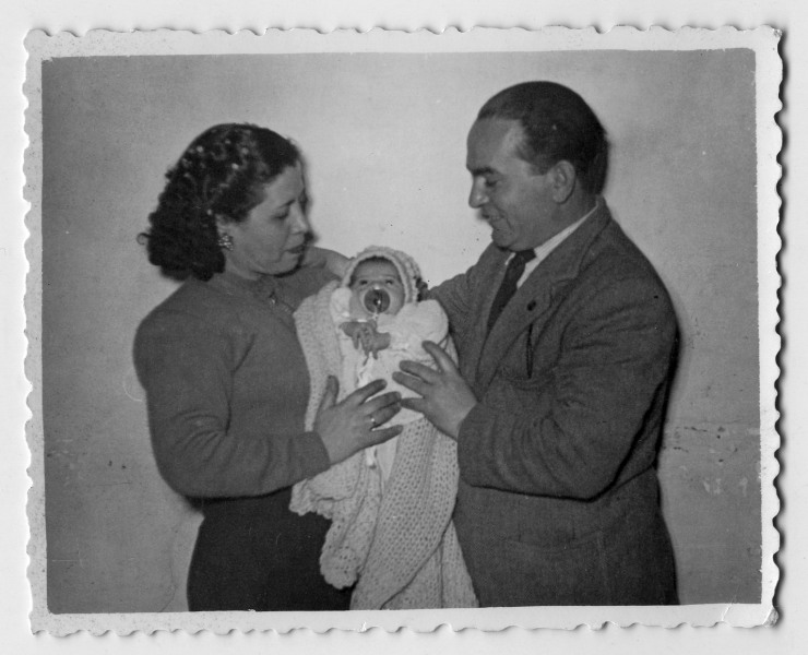 Retrato de Francisco Suárez y Concepción Olivares con un bebé en brazos