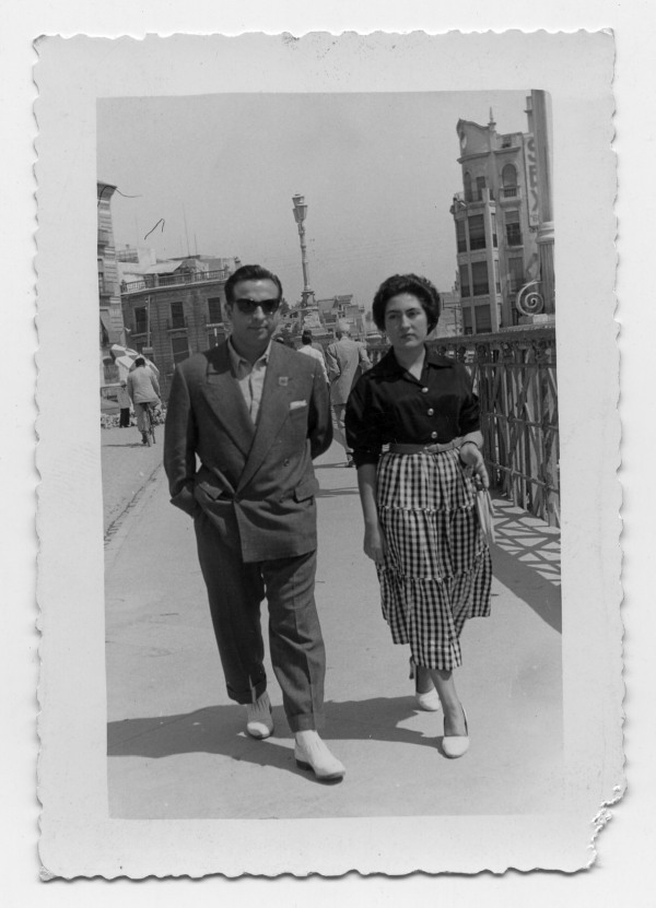 Retrato de Antonio González paseando con una amiga por el Puente de los Peligros de Murcia