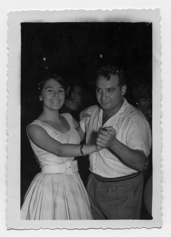 Retrato de Antonio González bailando con una joven sin identificar
